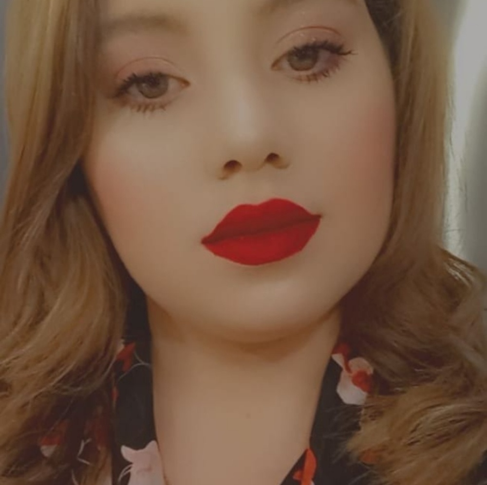 Meet your Posher, Mouna